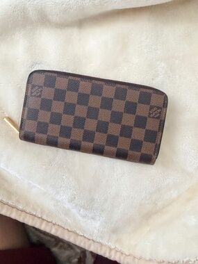 Louis Vuitton Zippy Wallet